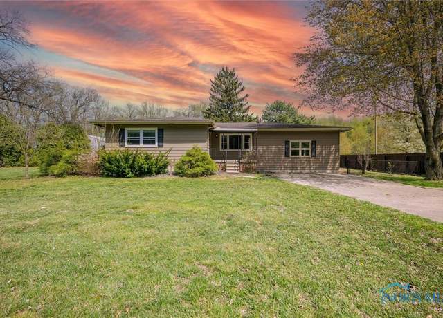 Property at 806 N Mccord Rd, Toledo, OH 43615, 4 beds, 2 baths