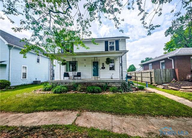 Property at 825 Cory St, Fostoria, OH 44830, 3 beds, 1.5 baths