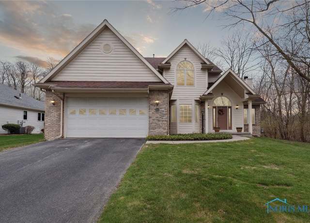 Property at 2016 Austin Bluffs Ct, Toledo, OH 43615, 4 beds, 2.5 baths