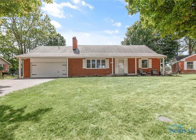 Property at 221 Woodcliff Dr, Findlay, OH 45840, 4 beds, 2 baths