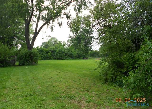 Property at 901 Central Ave, Fostoria, OH 44830