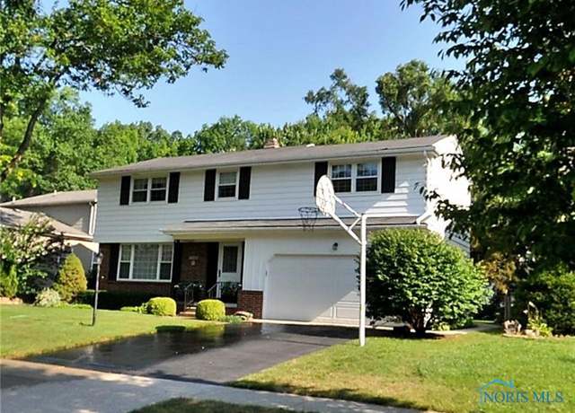Property at 2748 Tarrytowne Dr, Toledo, OH 43613, 4 beds, 2.5 baths