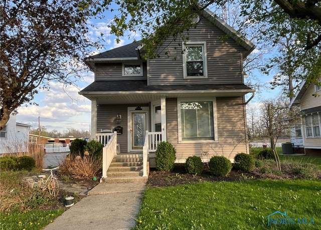 Property at 825 S Clinton St, Defiance, OH 43512, 3 beds, 2 baths