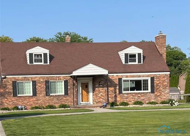 Property at 2229 Eastgate Rd, Toledo, OH 43614, 3 beds, 2.5 baths