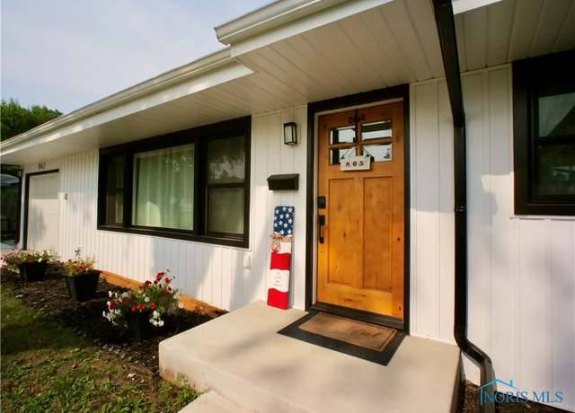 Property at 865 Mulberry St, Perrysburg, OH 43551, 4 beds, 2 baths