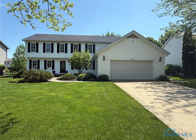 Property at 1977 Lexington Dr, Perrysburg, OH 43551, 4 beds, 3.5 baths