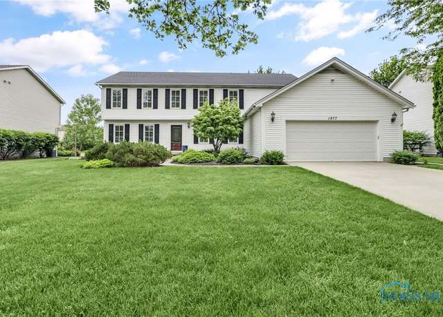 Property at 1977 Lexington Dr, Perrysburg, OH 43551, 4 beds, 3.5 baths