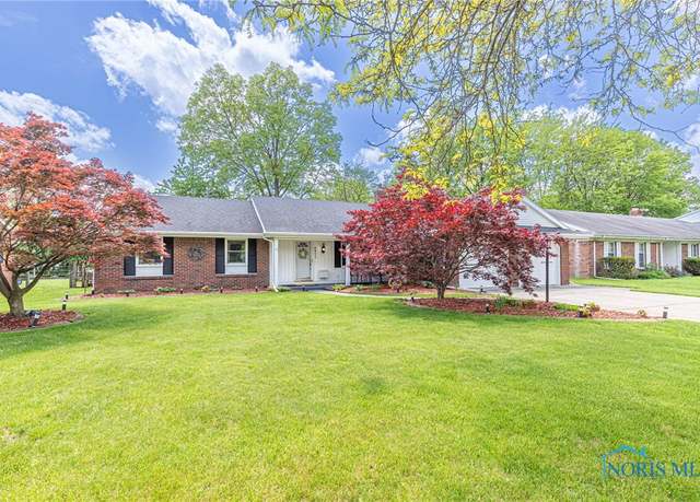 Property at 4911 Claradale Rd, Toledo, OH 43614, 3 beds, 2.5 baths