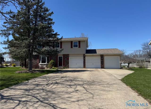 Property at 90 Bordeaux Dr, Napoleon, OH 43545, 4 beds, 2.5 baths
