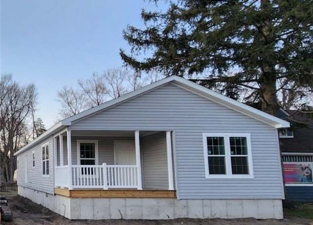 Property at 4860 Airport Hwy, Toledo, OH 43615, 3 beds, 2 baths