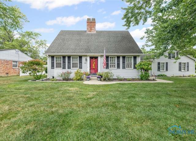 Property at 1047 E Boundary St, Perrysburg, OH 43551, 3 beds, 1.5 baths
