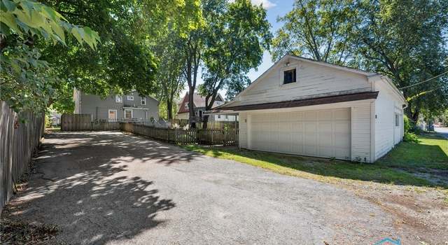 Photo of 233 E Indiana Ave, Perrysburg, OH 43551