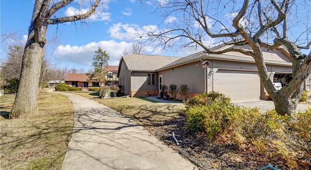 Photo of 27 Meadowpond Dr, Perrysburg, OH 43551