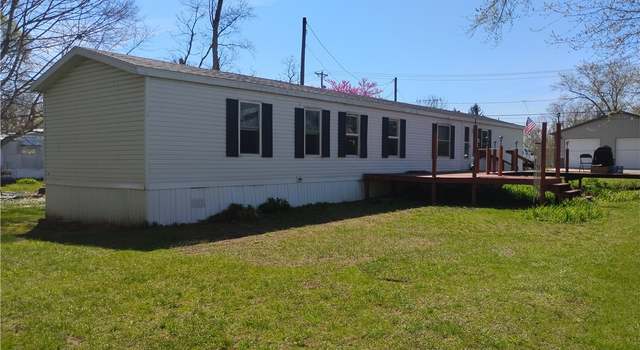 Photo of 464 Second St, Liberty Center, OH 43532