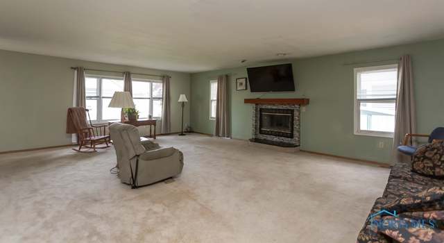 Photo of 252 Osborne St, Rossford, OH 43460