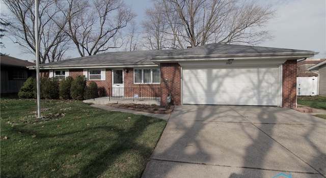 Photo of 2207 Heatherlawn Dr, Toledo, OH 43614
