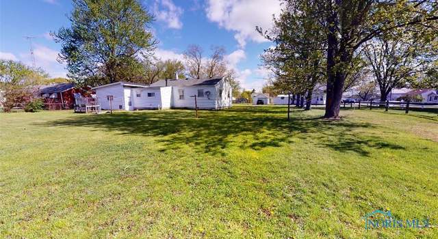Photo of 5831 Oak St, Stony Ridge, OH 43463