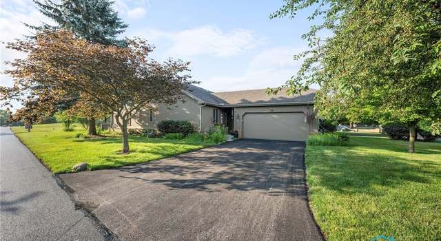 Photo of 30 Meadowpond Dr, Perrysburg, OH 43551