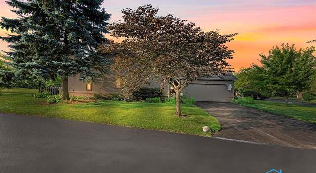 Photo of 30 Meadowpond Dr, Perrysburg, OH 43551