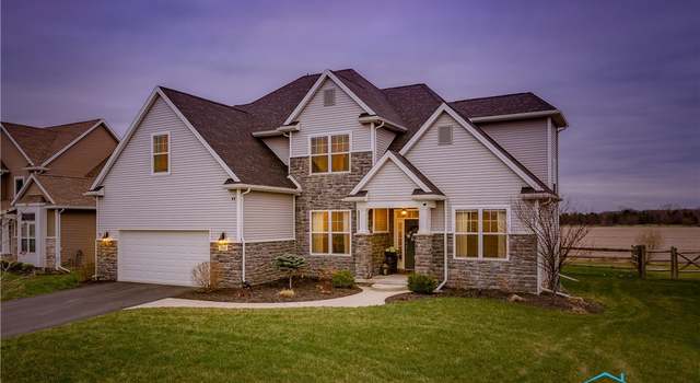 Photo of 2950 Woods Edge Rd, Perrysburg, OH 43551
