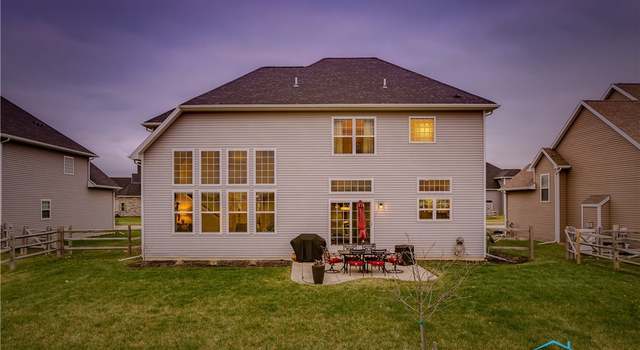 Photo of 2950 Woods Edge Rd, Perrysburg, OH 43551