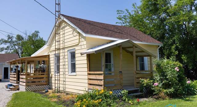 Photo of 5735 Oak St, Stony Ridge, OH 43463