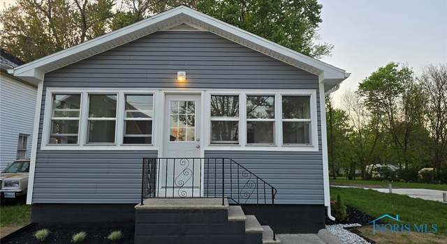 Photo of 103 E North St, Liberty Center, OH 43532