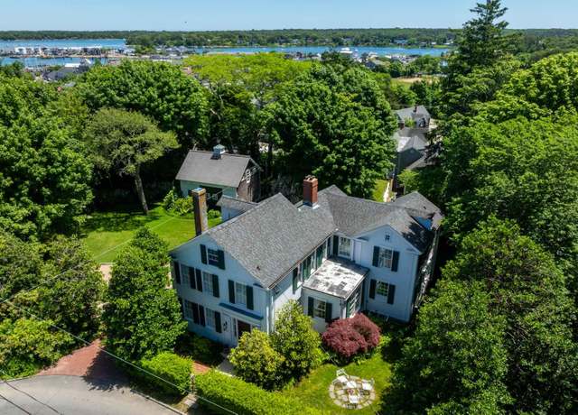 Property at 49 William St, Vineyard Haven, MA 02568, 5 beds, 4.5 baths