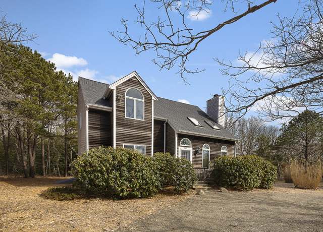 Property at 73 Dodgers Hole Rd, Edgartown, MA 02539, 3 beds, 2.5 baths