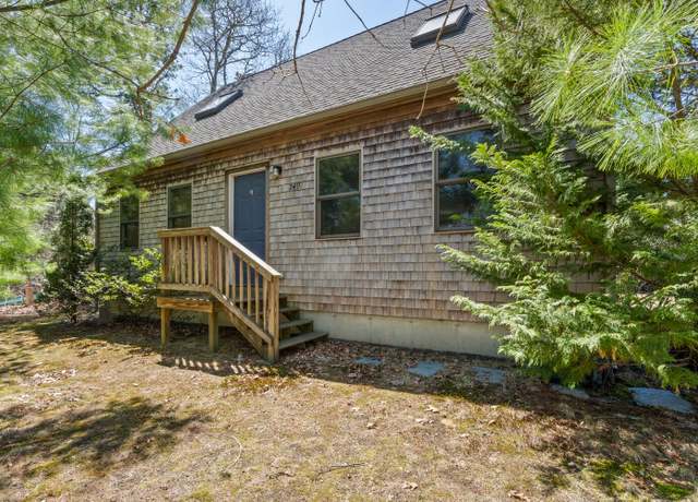Property at 249 County Rd, Oak Bluffs, MA 02557, 1 bed, 2 baths