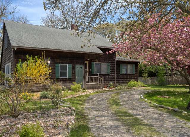 Property at 9 Sampson Ave, Edgartown, MA 02539, 3 beds, 2 baths