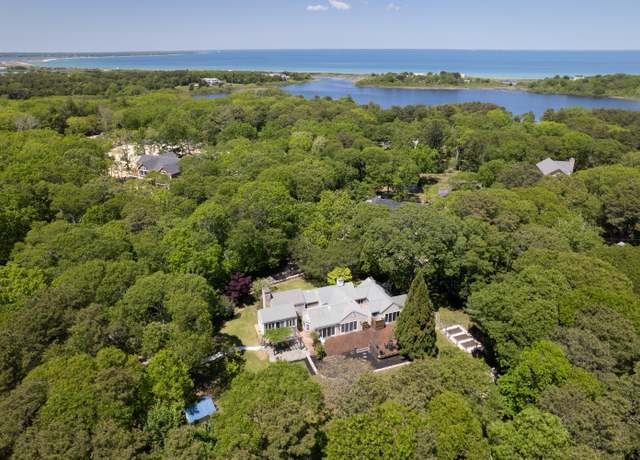 Property at 17 Oakdale Dr, Edgartown, MA 02539, 3 beds, 3 baths