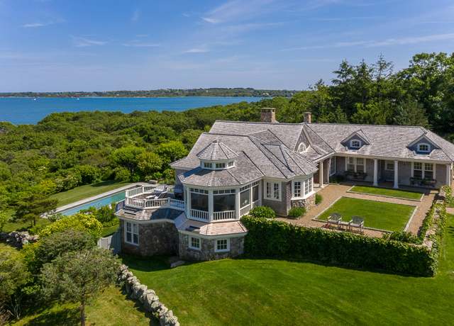 Property at 7 Clay Pit Ln, Aquinnah, MA 02535, 5 beds, 4.5 baths