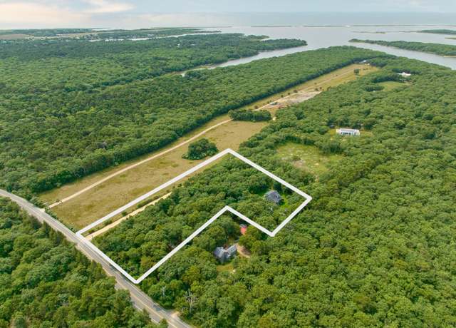 Property at 114 Meetinghouse Way, Edgartown, MA 02539, 1 bed, 1 bath