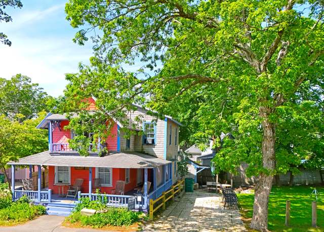 Property at 34 Massasoit Ave, Oak Bluffs, MA 02557, 6 beds, 2.5 baths