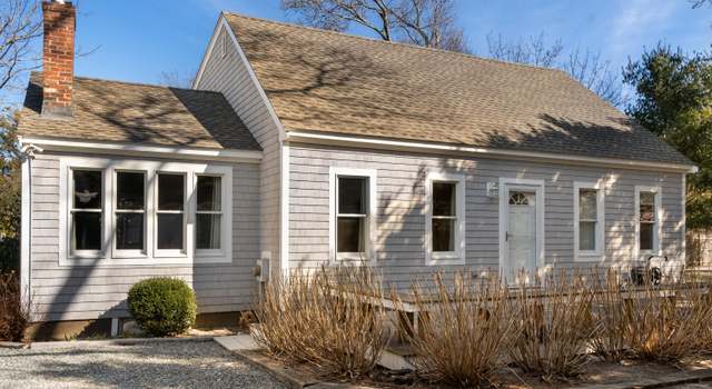 Photo of 2 Upper Douglas Ln, Oak Bluffs, MA 02557