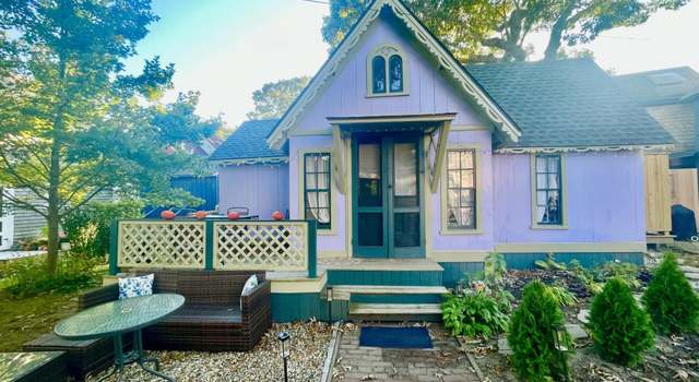 Photo of 1 Pease Ave, Oak Bluffs, MA 02557