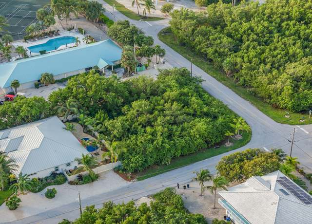Property at 6 Nassau St, Duck Key, FL 33050