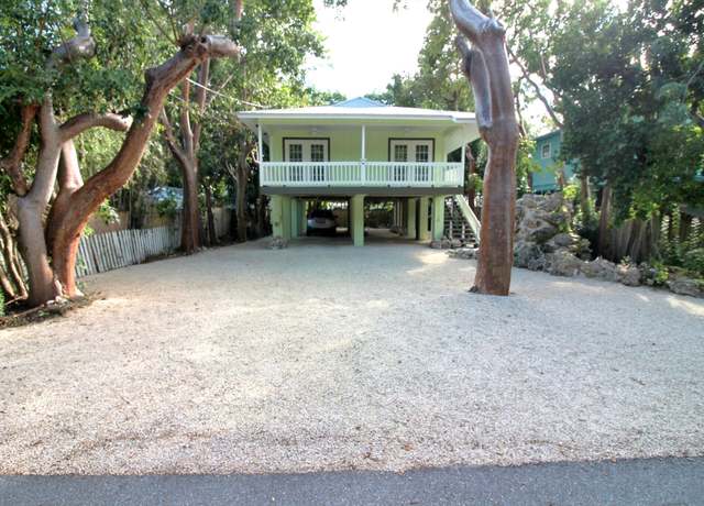 Property at 146 N Sunrise Dr, Key Largo, FL 33070, 2 beds, 2 baths