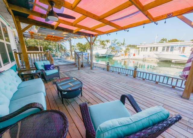 Property at 715 E Caribbean Dr, Summerland Key, FL 33042, 3 beds, 1.5 baths