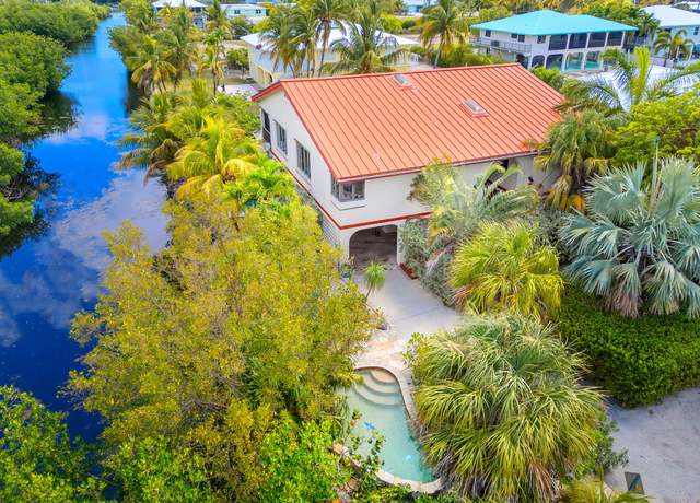 Property at 30319 Falcon Ln, Big Pine Key, FL 33043, 2 beds, 2.5 baths