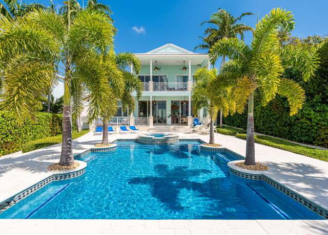 Property at 126 Point Pleasant Dr, Key Largo, FL 33037, 5 beds, 5.5 baths