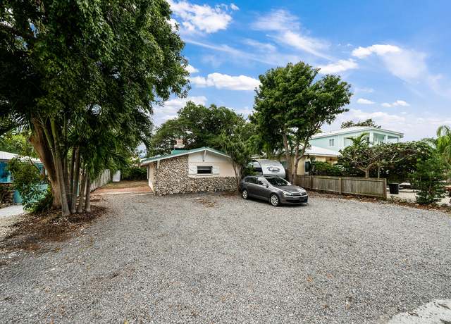 Property at 55 Jewfish Ave, Key Largo, FL 33037, 1 bed, 1 bath