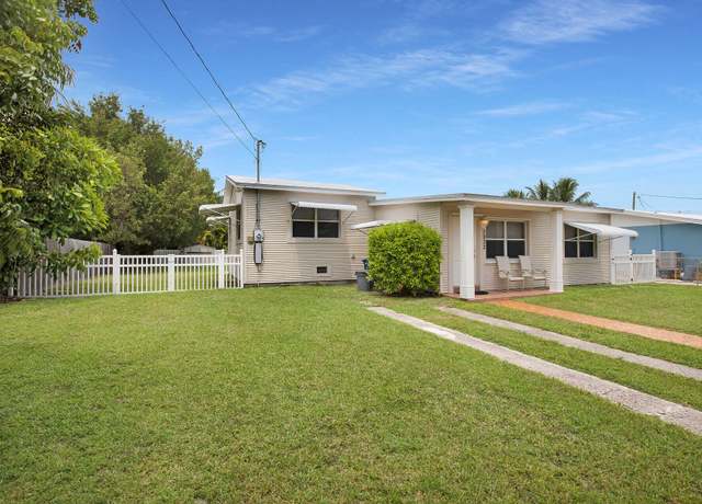 Property at 7932 Tuna Dr, Marathon, FL 33050, 3 beds, 2 baths