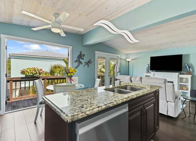 Property at 11 El Monte Ln, Big Coppitt, FL 33040, 3 beds, 2 baths