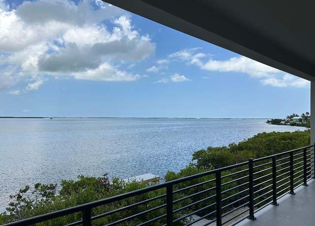 Property at 711 W Indies Dr, Ramrod Key, FL 33042, 4 beds, 3 baths