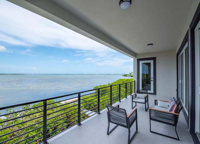 Property at 711 W Indies Dr, Ramrod Key, FL 33042, 4 beds, 3 baths