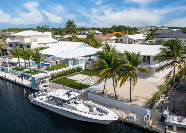 Property at 392 Laguna Ave, Key Largo, FL 33037, 5 beds, 3 baths