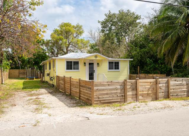 Property at 31131 Ave D, Big Pine Key, FL 33043, 2 beds, 1 bath