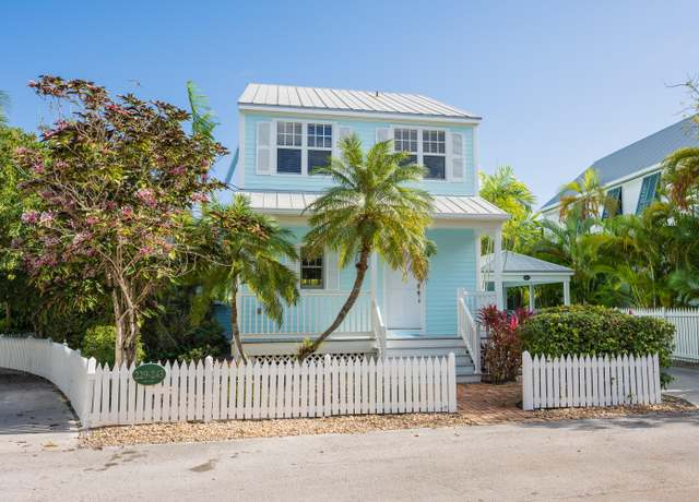 Property at 243 Golf Club Dr, Key West, FL 33040, 3 beds, 2.5 baths